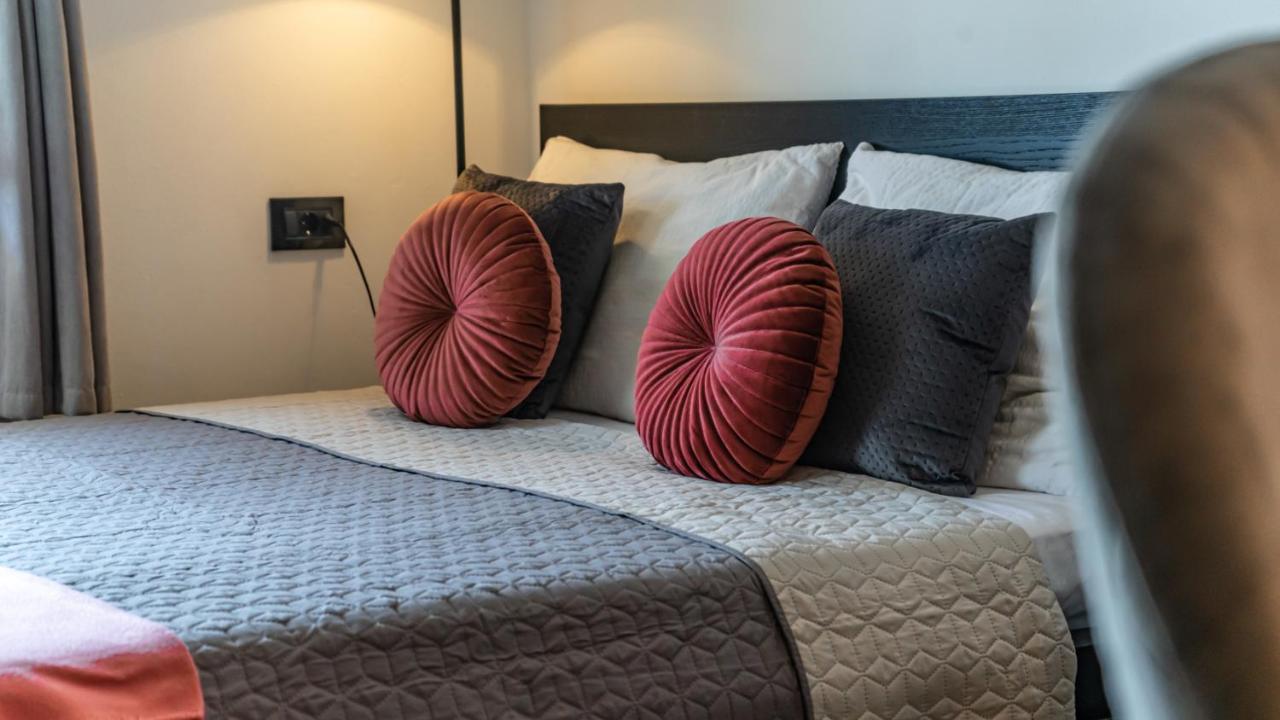 Apartments Klara Молунат Екстериор снимка