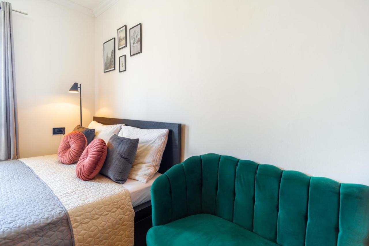 Apartments Klara Молунат Екстериор снимка