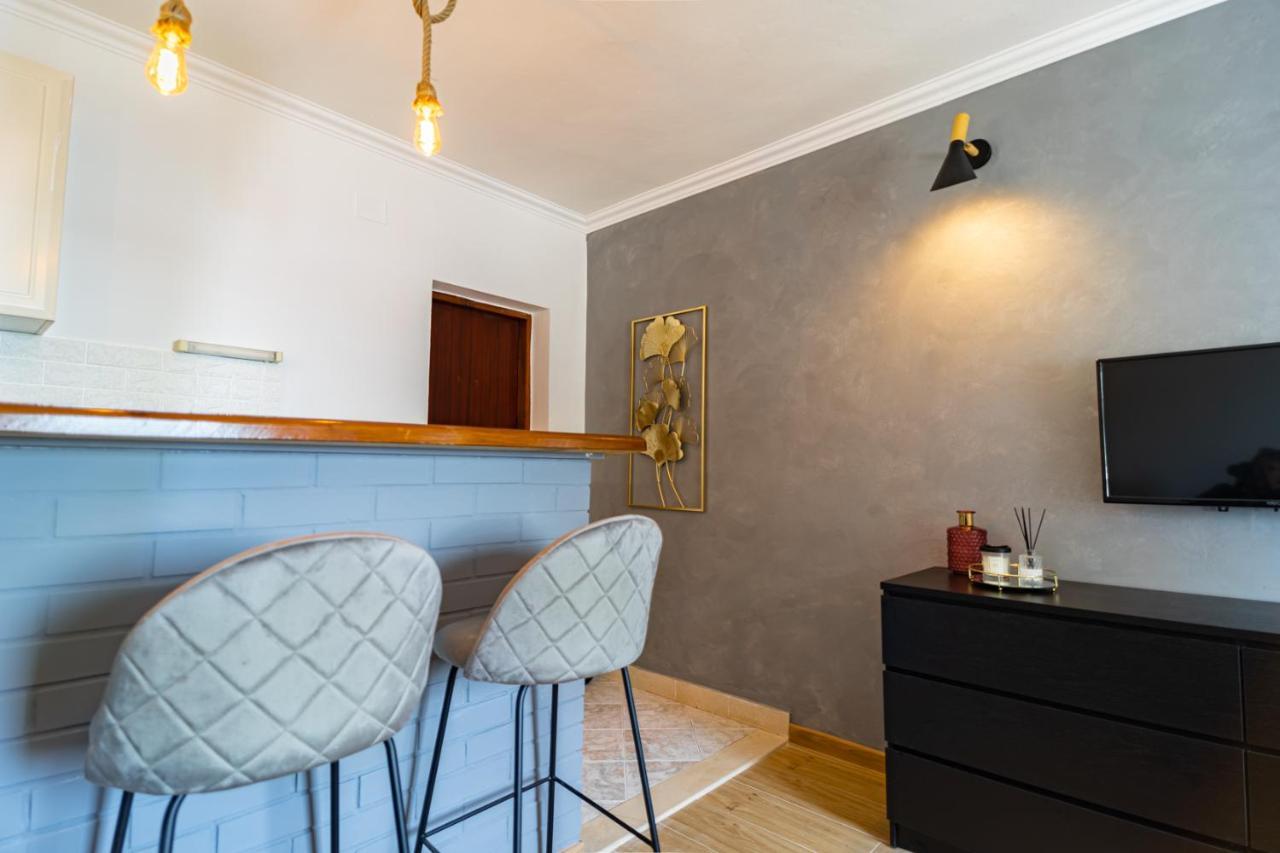 Apartments Klara Молунат Екстериор снимка