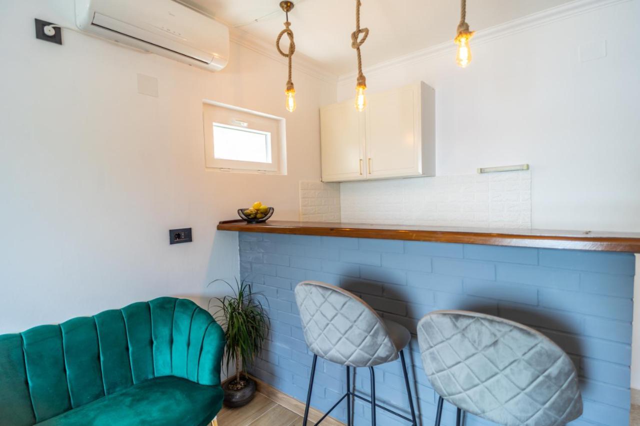 Apartments Klara Молунат Екстериор снимка