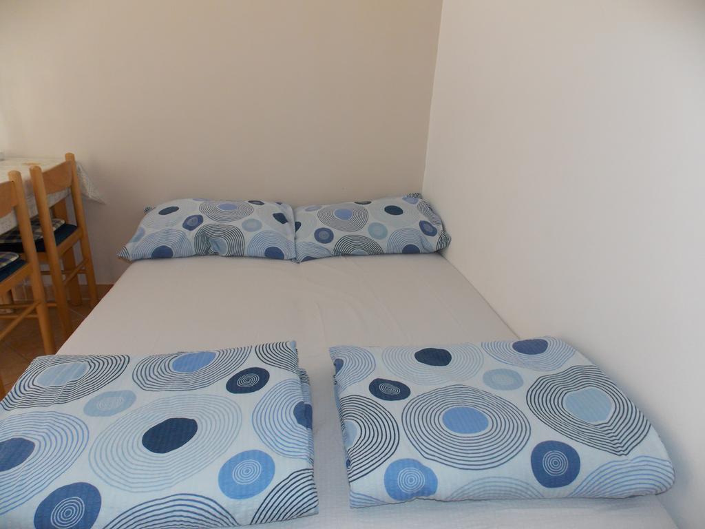 Apartments Klara Молунат Стая снимка