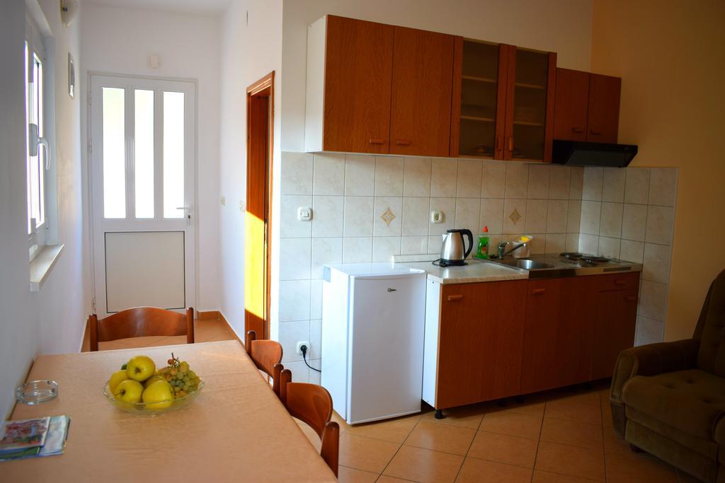 Apartments Klara Молунат Екстериор снимка